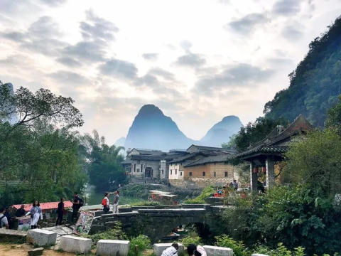 【梦幻黄姚2日，高铁团】每周六古镇静享慢时光，东潭岭俯瞰全景，行摄百里水墨画廊休闲2日游-
