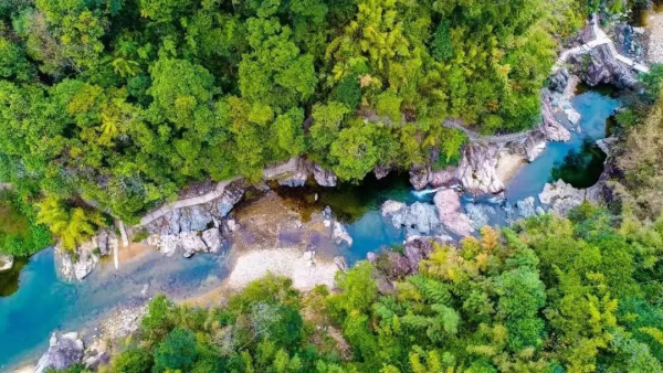 【南国避暑天堂】畅游南昆山!玩水溯溪清凉石河奇观,打卡醉美川龙瀑布,游览静谧观音潭