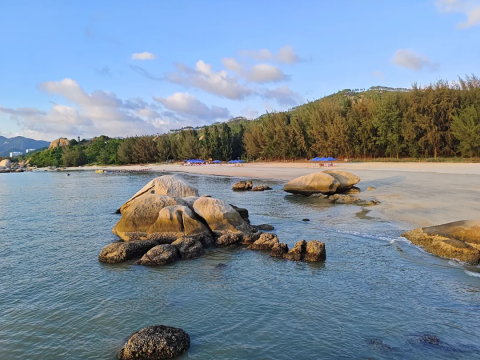 【虎坑秘境】 快艇上虎坑嗨玩皮划艇&浮潜&射箭+帆船出海、旅拍礁石公园、海鲜街大餐、住海边酒店2天