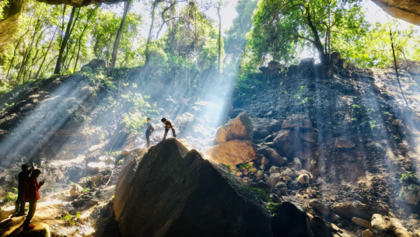 【西樵山探洞】佛山西樵山探洞,追一场耶稣光盛宴1天