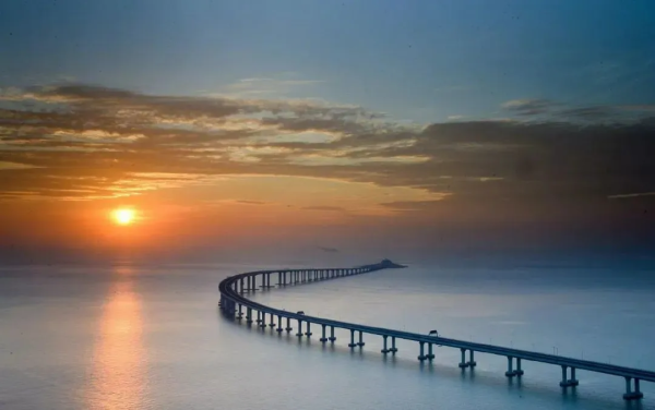 【港珠澳大桥】船游世界最长的跨海大桥；打卡日月贝、渔女雕像等-