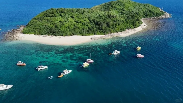 春节【海南5天】万宁石梅湾，日月湾，加井岛，三亚亚龙湾，大东海，蜈支洲岛，椰梦长廊，湛江菠萝的海！