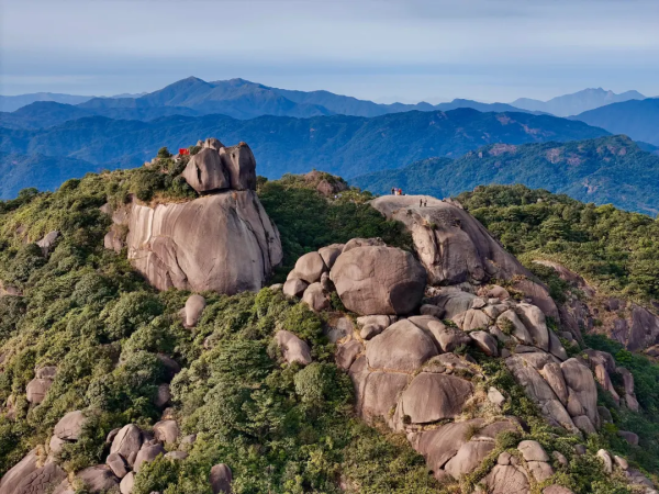 遇见山海！【牛牯嶂】增城最高峰：爬大石头瞰大猪兜水库，挑战大水管绝望坡