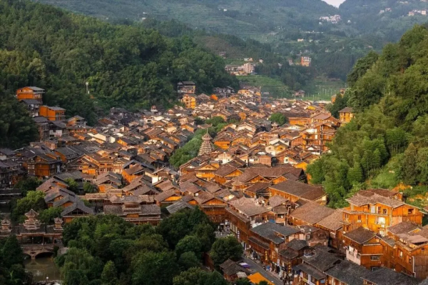 春节【黔桂5天】柳州河池瑶望天下、贵州肇兴侗寨、荔波小七孔、兴坪古镇