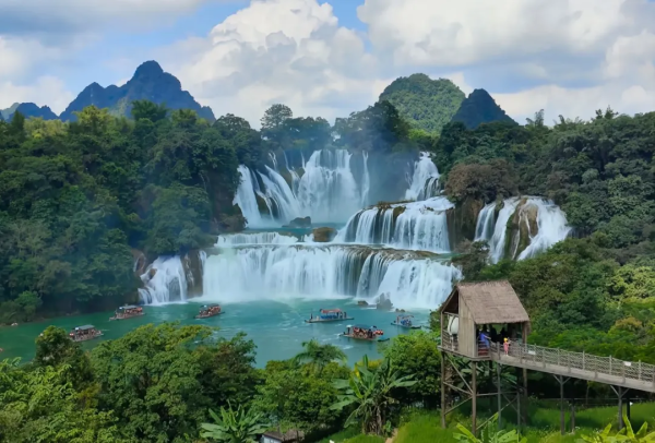 春节游【桂西南5天】德天跨国瀑布-明仕田园-河池百鸟岩-百魔洞-渠洋湖-鹅泉-柳州-南宁 纯玩精华游