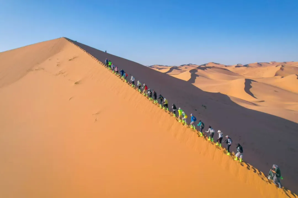 嗨腾格里4天3晚五湖穿越52KM徒步-